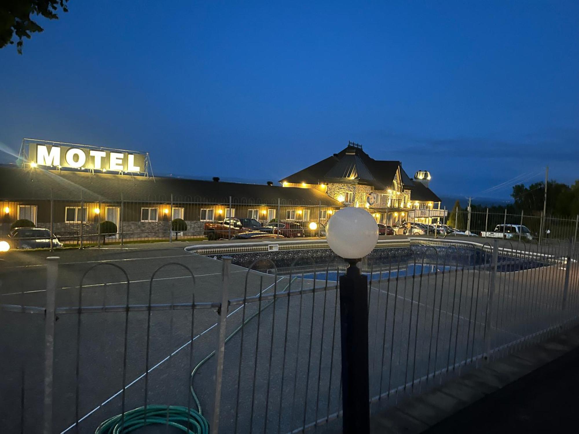 Motel Vue Belvédère Saint-Siméon Extérieur photo